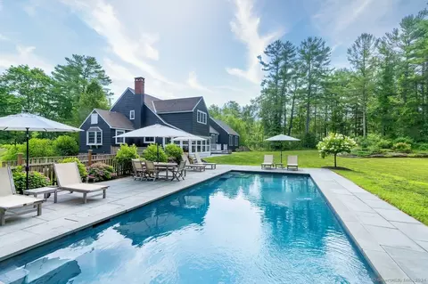 93 Wells Hill Rd, Lakeville, CT 06039
