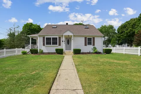 39 Charles St, Griswold, CT 06351