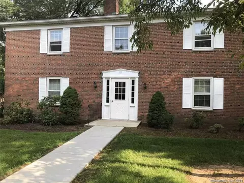 117 Shadow Ln #B 4, West Hartford, CT 06110