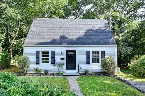 114 Deerfield Ave, Waterbury, CT 06708