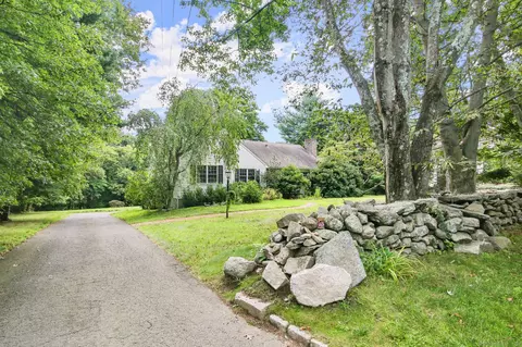 28 Skyview Ln, New Canaan, CT 06840