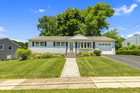190 Morehouse Ave, Stratford, CT 06614