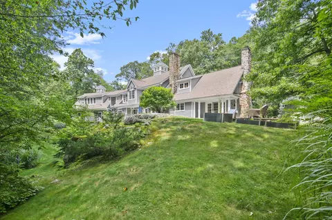 125 Barn Hill Rd, Greenwich, CT 06831