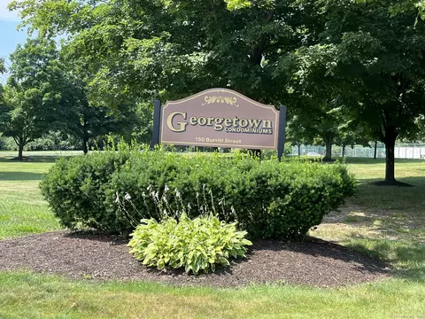 150 Burritt St #6D, Plantsville, CT 06479