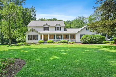 16 Colonial Dr, Bethel, CT 06801