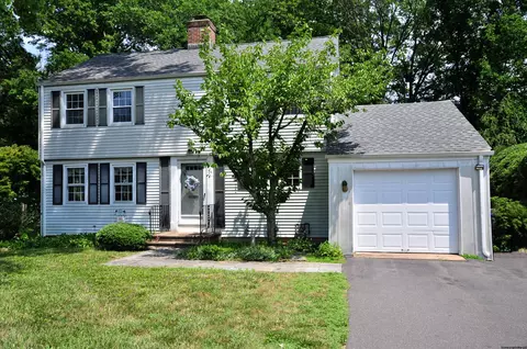 74 Overbrook Rd, West Hartford, CT 06107