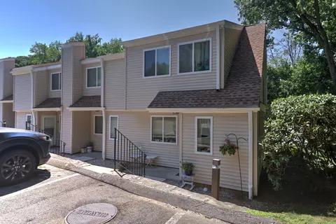 30 Winesap Ct #30, Ansonia, CT 06401