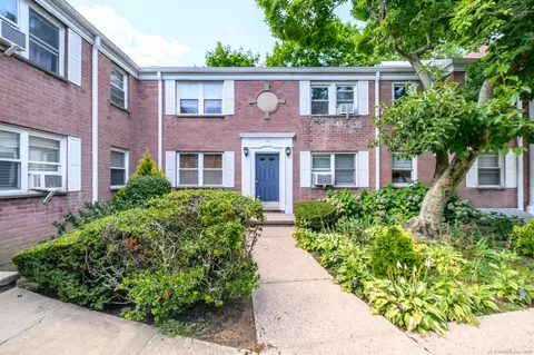 196 Seaton Rd, Stamford, CT 06902
