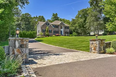 39 Winthrop Woods Rd, Shelton, CT 06484