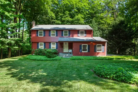 8 Red Stone Dr, Simsbury, CT 06089
