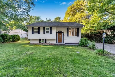 89 Forsyth Rd, Oakdale, CT 06370
