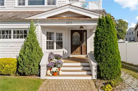5 Crescent Bluff Ave, Branford, CT 06405