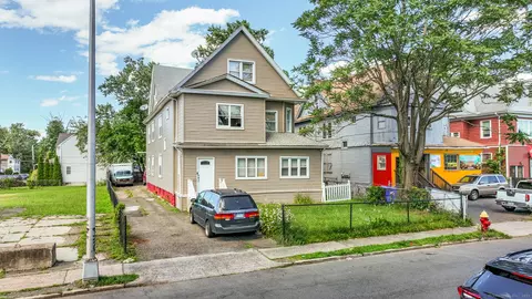 136 Homestead Ave, Hartford, CT 06112