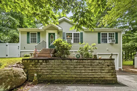 45 Toll Gate Rd, Groton, CT 06340