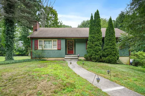 34 Tait Rd, Trumbull, CT 06611