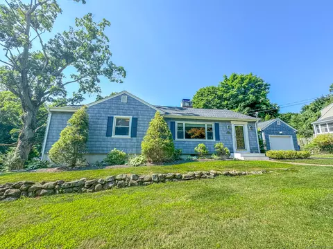 105 Jackson Rd, Hamden, CT 06517