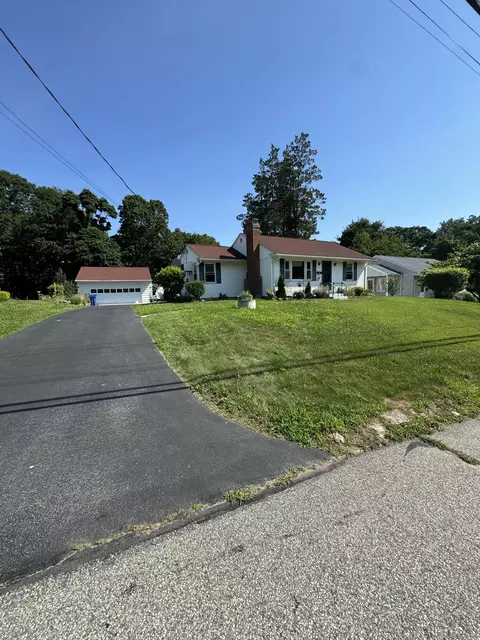 42 Park Ave, Montville, CT 06382
