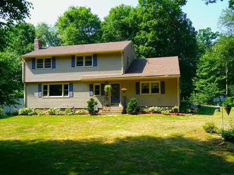 83 Duncaster Ln, Vernon, CT 06066
