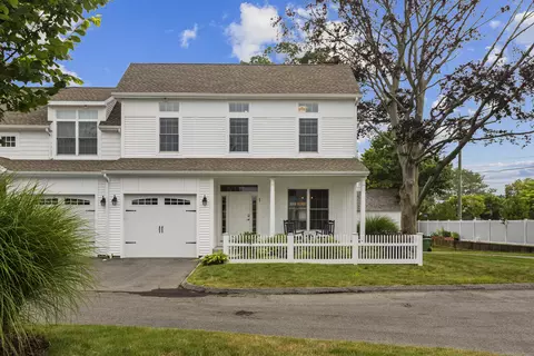 25 Sheffield St #1, Old Saybrook, CT 06475