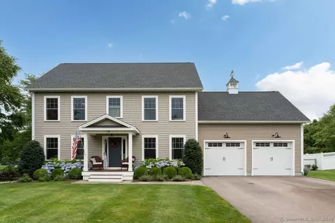 19 Cedar Grove Ln, Stonington, CT 06379