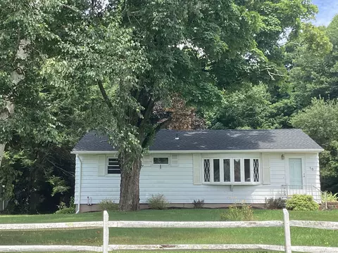 16 Ridgeland Dr, Naugatuck, CT 06770