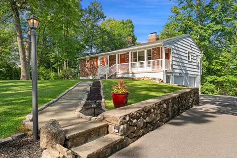4 Dick Finn Rd, New Fairfield, CT 06812