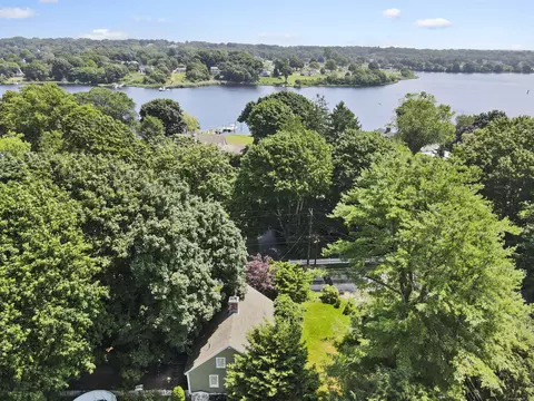 122 River Rd, Stonington, CT 06379
