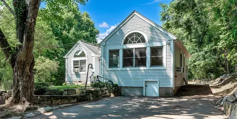 1053 Middle Tpke E, Manchester, CT 06040