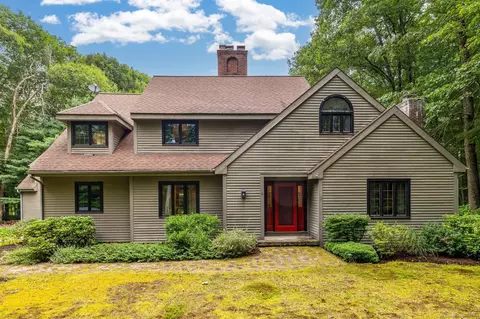 12 E Lake Shore Trl, Glastonbury, CT 06033