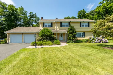 5 Garwood Ln, West Hartford, CT 06117