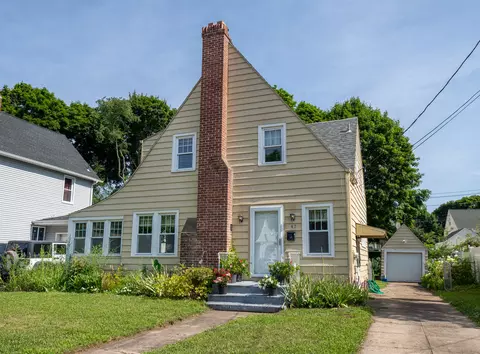 47 Tuttle Pl, East Haven, CT 06512