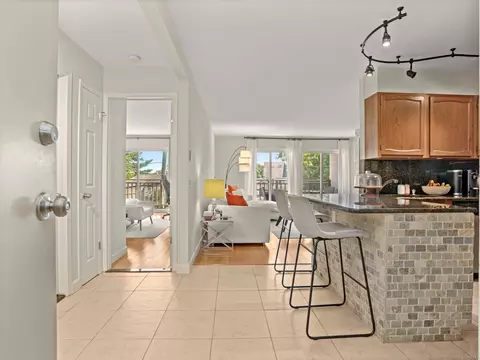 950 Cove Rd #B8, Stamford, CT 06902