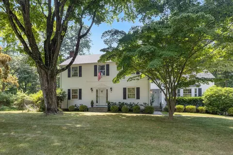 200 E Hunting Ridge Rd, Stamford, CT 06903