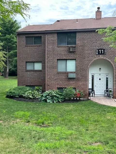 11 Darling St #M, Southington, CT 06489