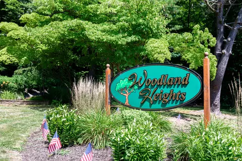 89 Woodland Dr, Cromwell, CT 06416