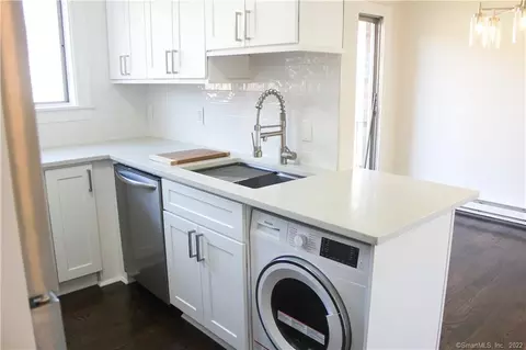 85 Acorn St #85, Bridgeport, CT 06606
