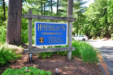 50 Library Ln #50, Simsbury, CT 06070