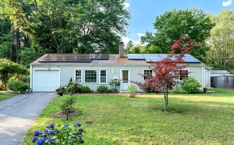 127 Woodbridge Rd, Glastonbury, CT 06033