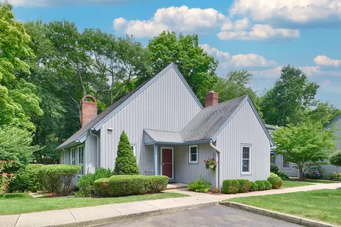 24 Paisley Ln #24, Fairfield, CT 06825
