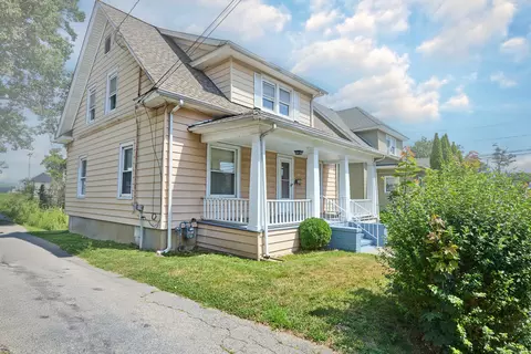 18 Ridgewood Pl, Bridgeport, CT 06606