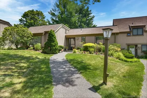 743 Heritage Vlg #A, Southbury, CT 06488