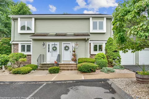 918 Sand Stone Dr #918, South Windsor, CT 06074