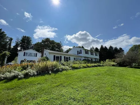 67 Head Of Meadow Rd, Newtown, CT 06470