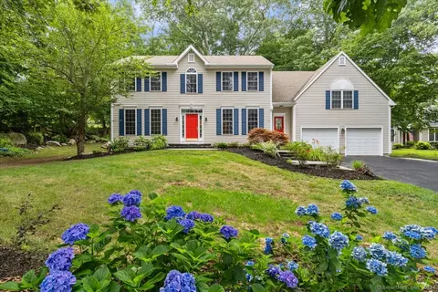 521 Dennison Ridge Dr, Manchester, CT 06040