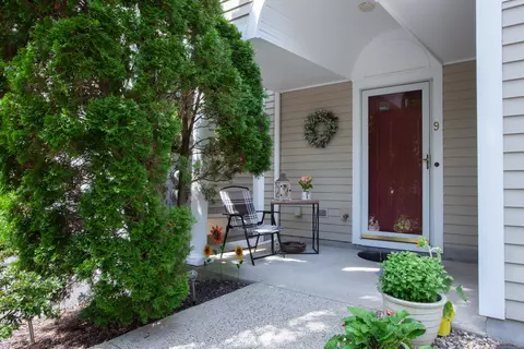 9 Lyme Pl #9, Avon, CT 06001
