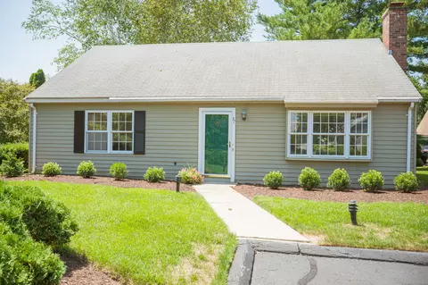 37 Aylesbury Cir #37, Madison, CT 06443