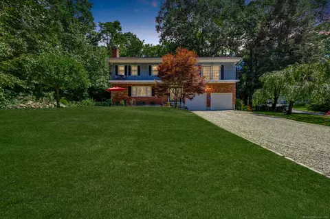 271 Butternut Ln, Stamford, CT 06903