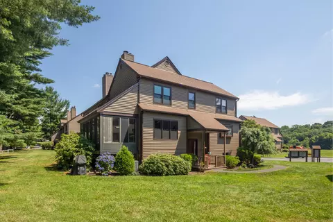 71 Stillmeadow Cir #71, Monroe, CT 06468