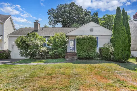 33 Barholm Ave, Stamford, CT 06907