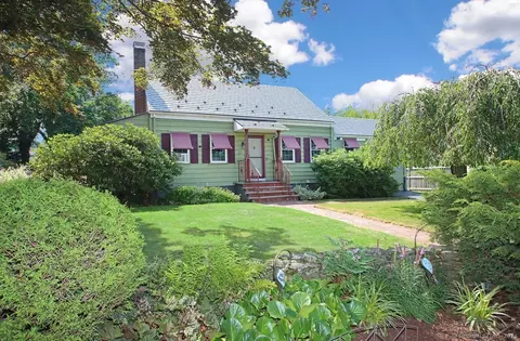 33 Vineyard Rd, North Haven, CT 06473